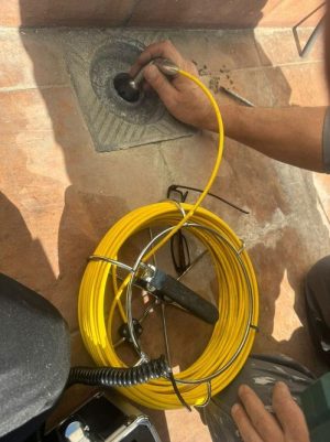 Inspección de tubería de desagüe con cámara profesional